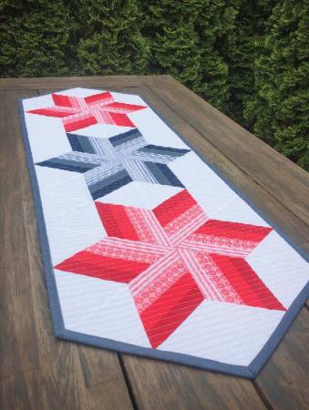 [CLPKMS004] Twirl N Spin Table Runner, Krista Moser