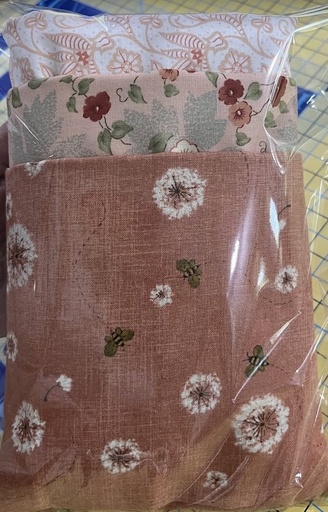 [peachfloral] 3 Yard Quilt, Peach Floral with Bees